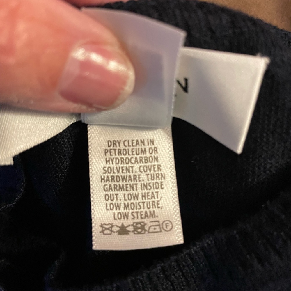 St. John Blue Floral 2 piece Cardigan and sleevless shirt - Picture 9 of 10